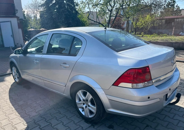 Opel Astra cena 8000 przebieg: 172000, rok produkcji 2008 z Dukla małe 79